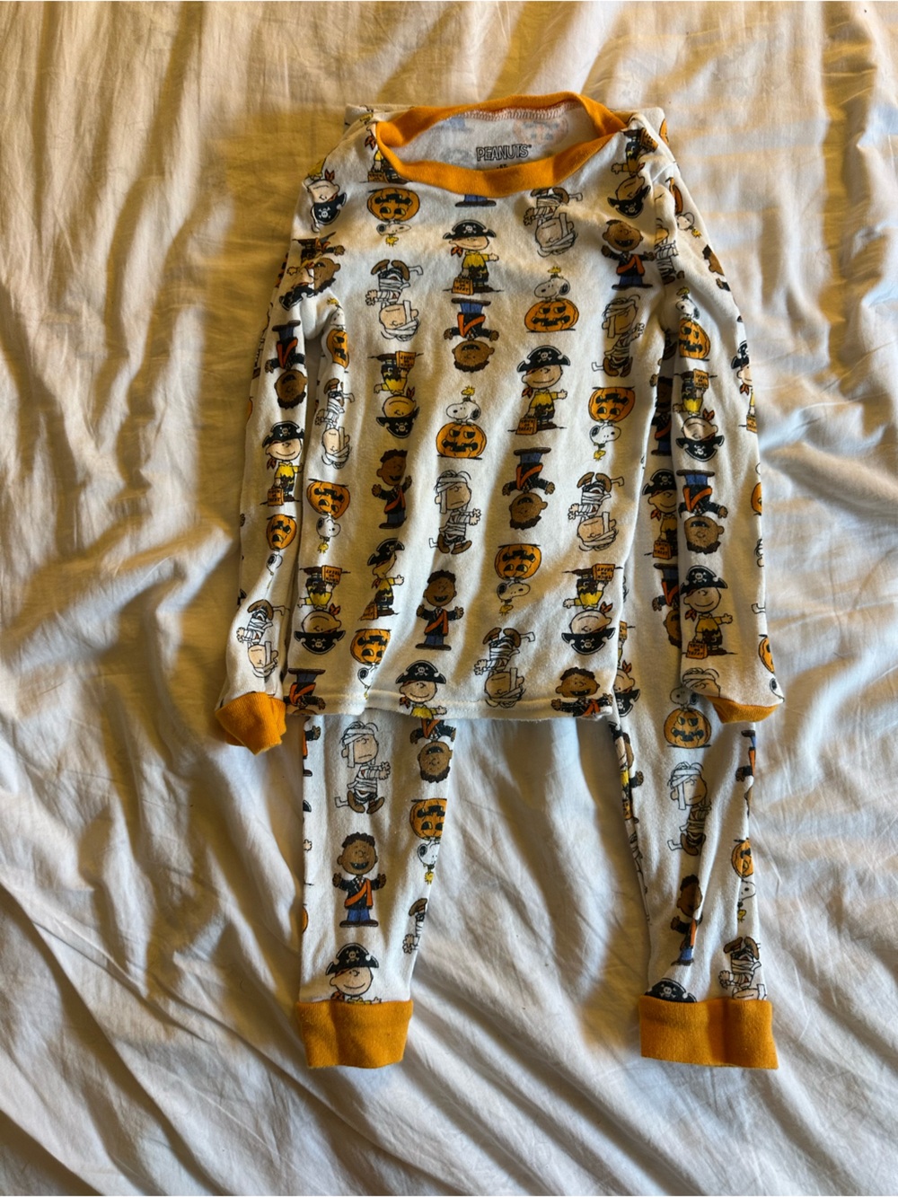 Peanuts Kids Snoopy & Friends White & Orange Halloween Print Pajama Set Size 5T